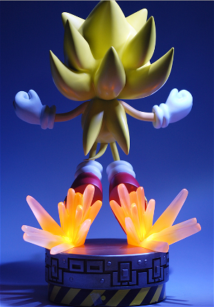 Sonic The Hedgehog - 15 inch Figure: Super Sonic Exclusive Statue