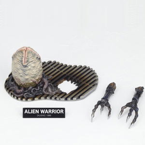 SCI-FI Revoltech Series No.0016 Pre-Painted PVC Figure: Alien Warrior (Re-Run)