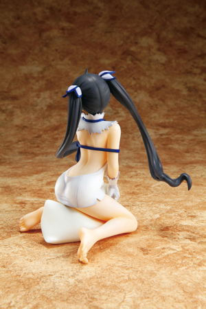 Is It Wrong to Try to Pick Up Girls in a Dungeon?: Hestia Mount Figure