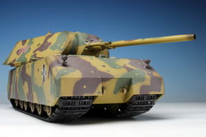 Girls und Panzer der Film 1/35 Scale Model Kit: Super Heavy Tank Maus Kuromorimine Girls High School