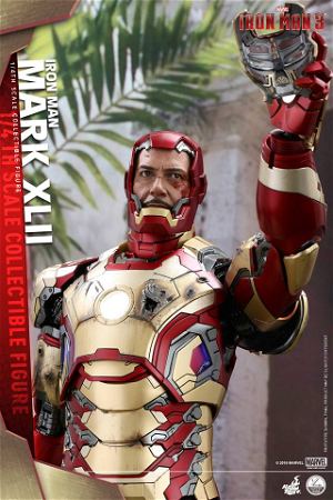 Iron Man 3 1/4 Scale Collectible Figure: Iron Man Mark XLII