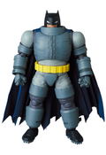 MAFEX Batman The Dark Knight Returns: Batman Armored Ver. thumbnail 3