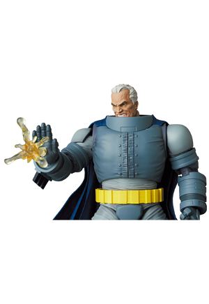 MAFEX Batman The Dark Knight Returns: Batman Armored Ver.