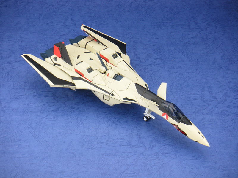 Macross Plus 1/60 Scale Pre-Painted PVC Figure: Perfect Transformation YF-19 New Version With Fast Pack (Re-run) image 12