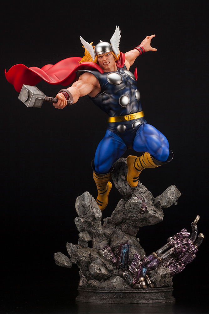 Marvel Universe Avengers 1/6 Scale Fine Art Statue: Thor image 2