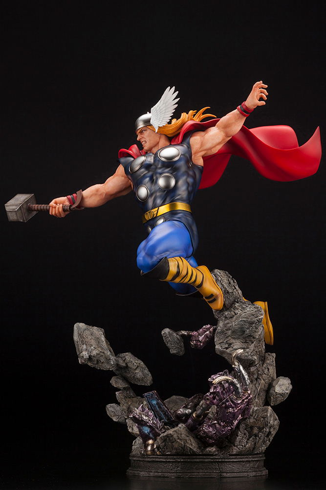 Marvel Universe Avengers 1/6 Scale Fine Art Statue: Thor image 4