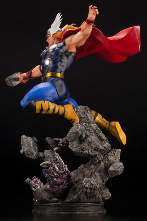Marvel Universe Avengers 1/6 Scale Fine Art Statue: Thor