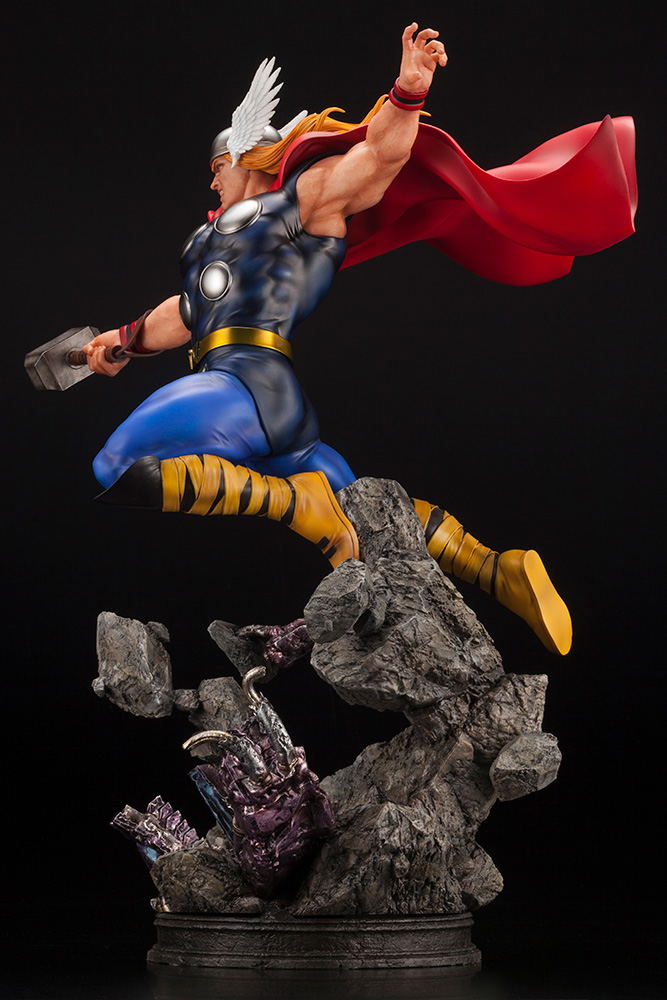 Marvel Universe Avengers 1/6 Scale Fine Art Statue: Thor image 5