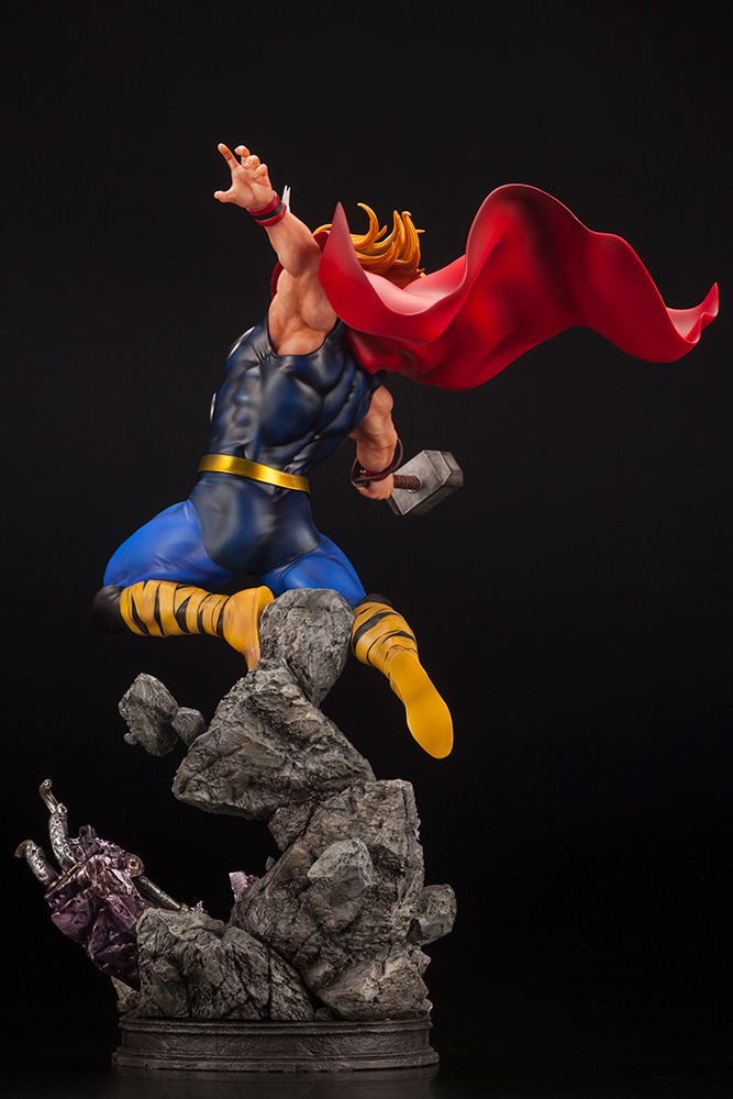 Marvel Universe Avengers 1/6 Scale Fine Art Statue: Thor image 6