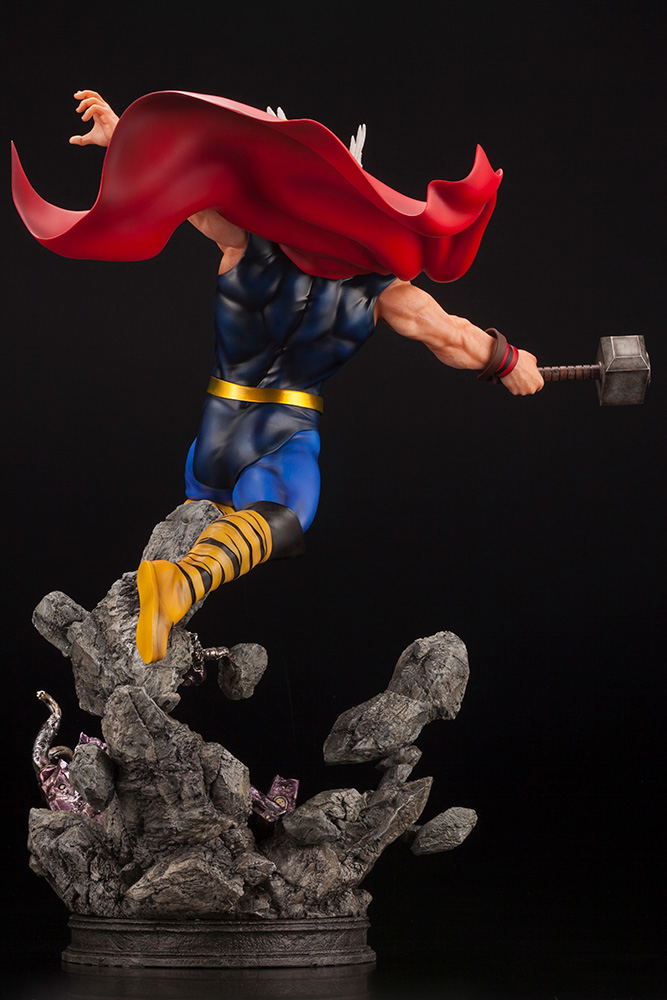 Marvel Universe Avengers 1/6 Scale Fine Art Statue: Thor image 7