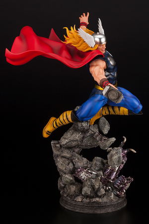 Marvel Universe Avengers 1/6 Scale Fine Art Statue: Thor_