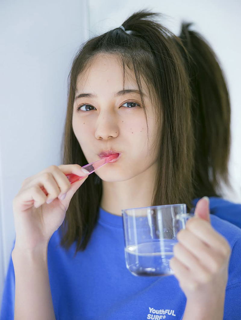 Nao Kosaka 1st Photobook image 5