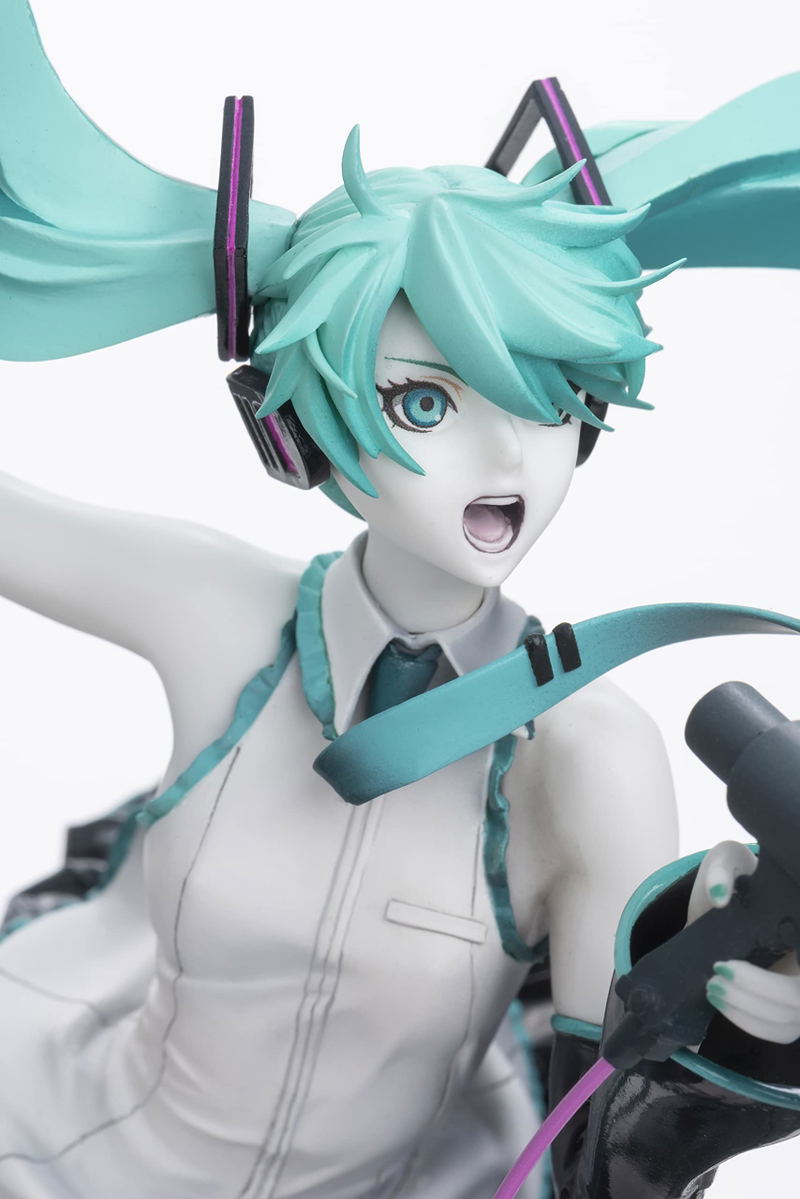 Good Smile 20th Anniversary Book - Hatsune Miku Love Is War Refine Ver. (Figure included) image 4