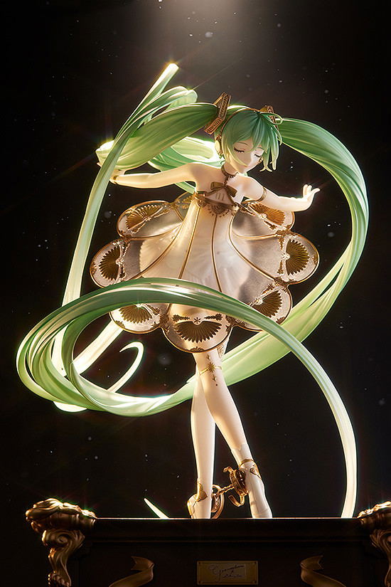 Character Vocal Series 01 Hatsune Miku 1/1 Scale Pre-Painted Figure: Hatsune Miku Symphony 5th Anniversary Ver. image 3