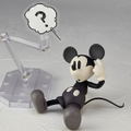 Figure Complex Movie Revo Series No. 013EX Mickey Mouse (1936/Monotone Color Ver.) thumbnail 4