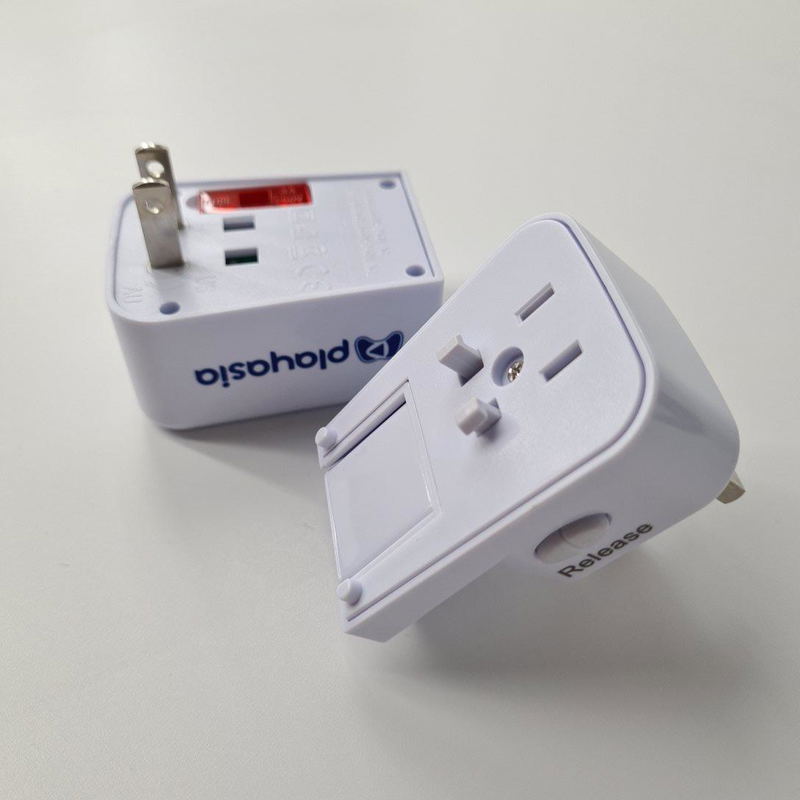 Playasia USB Travel Power Adapter (US/EU/UK/AU plug) image 3