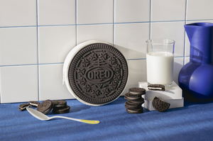 Oreo Cookie-shaped Pouch Book_