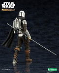 ARTFX+ Star Wars The Mandalorian 1/10 Scale Pre-Painted Figure: Mandalorian & Grogu with Beskar Staff thumbnail 7