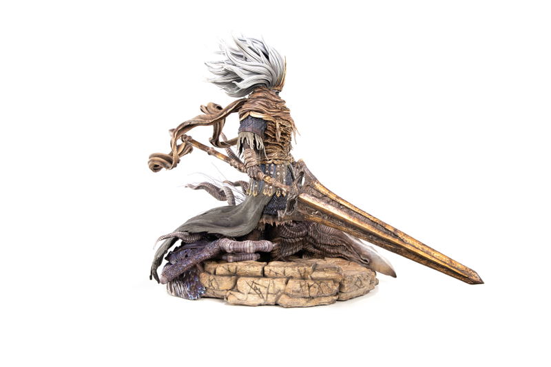 Dark Souls III Resin Painted Statue: Nameless King [Standard Edition] image 3