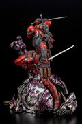 Marvel Universe Deadpool 1/6 Scale Fine Art Statue Signature Series: Deadpool Feat. Kucharek Brothers thumbnail 16