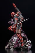 Marvel Universe Deadpool 1/6 Scale Fine Art Statue Signature Series: Deadpool Feat. Kucharek Brothers thumbnail 5