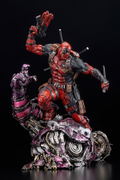 Marvel Universe Deadpool 1/6 Scale Fine Art Statue Signature Series: Deadpool Feat. Kucharek Brothers thumbnail 9