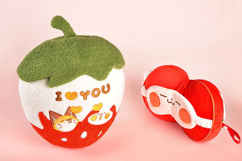 Strawberry Dafu Hug Pillow: Strawberry image 4