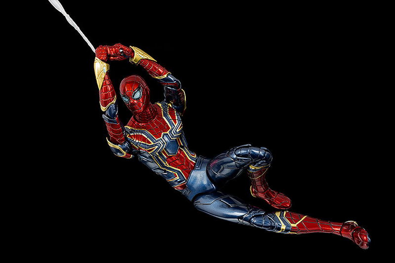 Marvel Studios The Infinity Saga 1/12 Scale Pre-Painted Action Figure: DLX Iron Spider image 3
