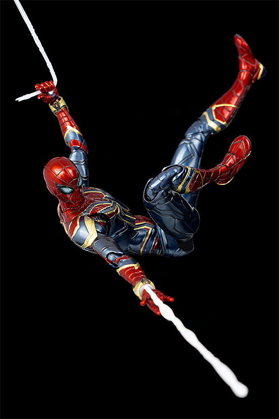 Marvel Studios The Infinity Saga 1/12 Scale Pre-Painted Action Figure: DLX Iron Spider image 4