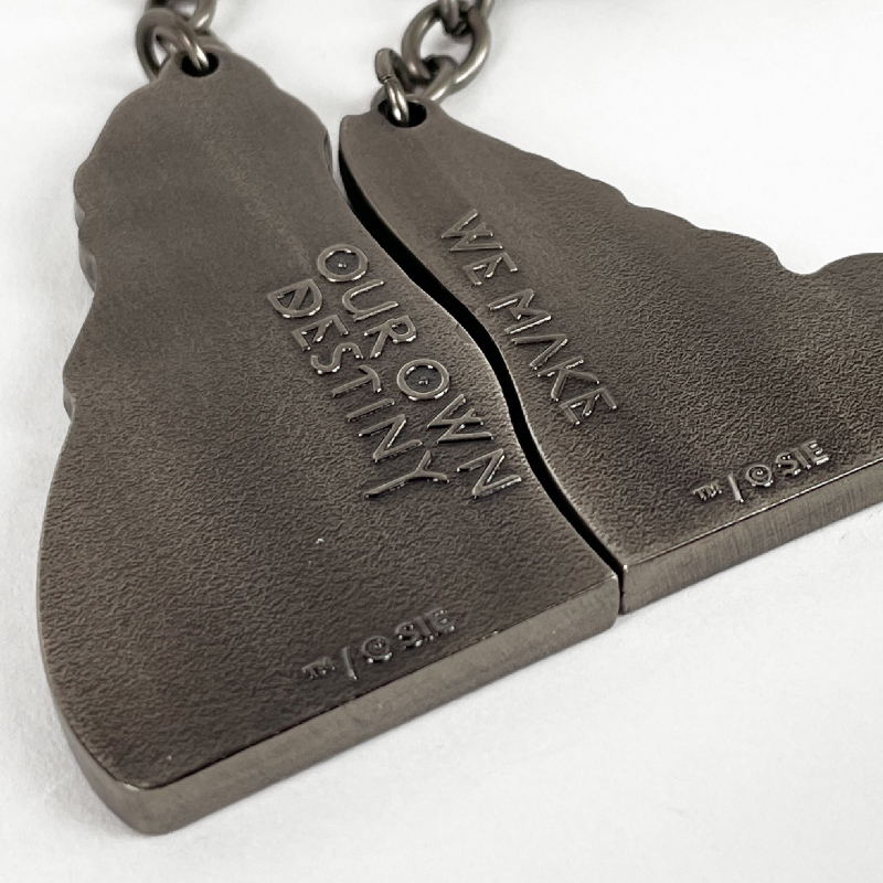 God of War Ragnarok - The Wolf and The Bear Metal Keychain Set (set of 2 pieces) image 2