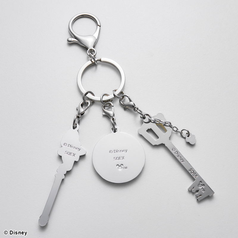 Kingdom Hearts - Metal Key Chain Kingdom Key / Mage's Staff / Knight's Shield (Re-run) image 2