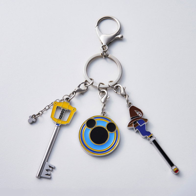 Kingdom Hearts - Metal Key Chain Kingdom Key / Mage's Staff / Knight's Shield (Re-run) image 1