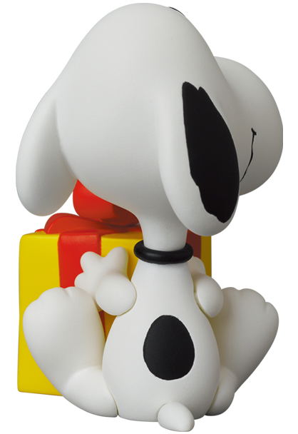 Ultra Detail Figure No. 719 Peanuts Series 15: Gift Snoopy image 3