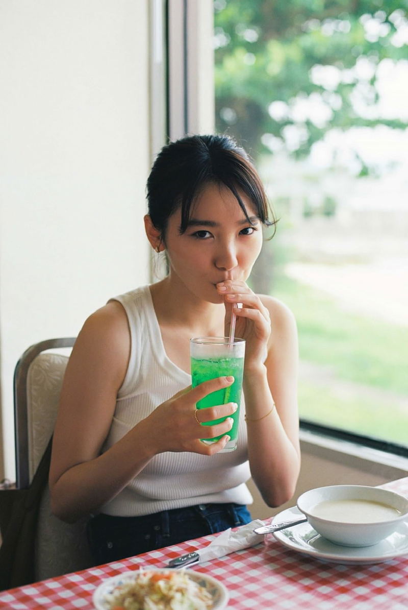 Marie Iitoyo 15th Anniversary Photo Album Kanohi image 2