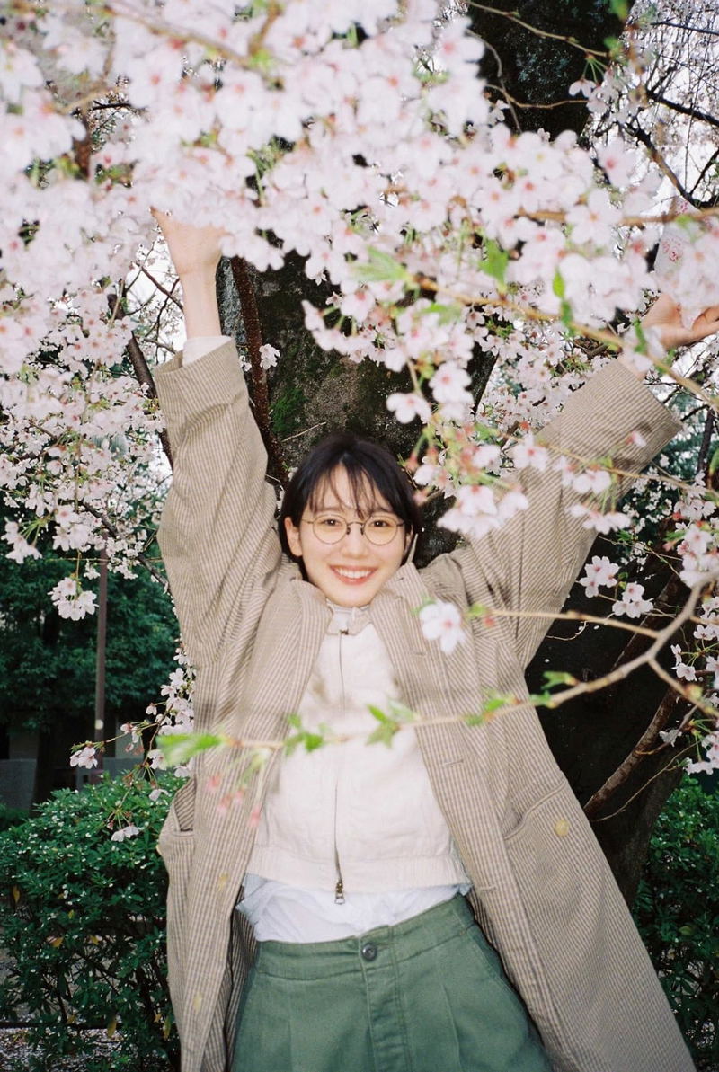 Marie Iitoyo 15th Anniversary Photo Album Kanohi image 4
