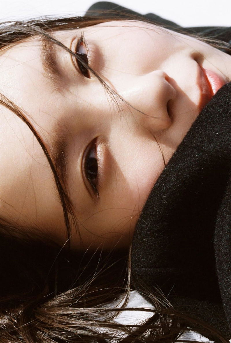 Marie Iitoyo 15th Anniversary Photo Album Kanohi image 5