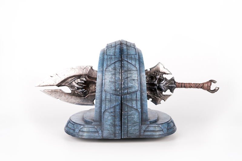 Darksiders Resin Statue: Chaoseater Bookends image 1
