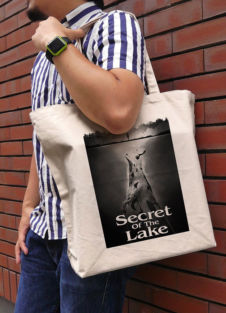 Ultra Seven - Secret of the Lake Large Tote Bag Natural image 2