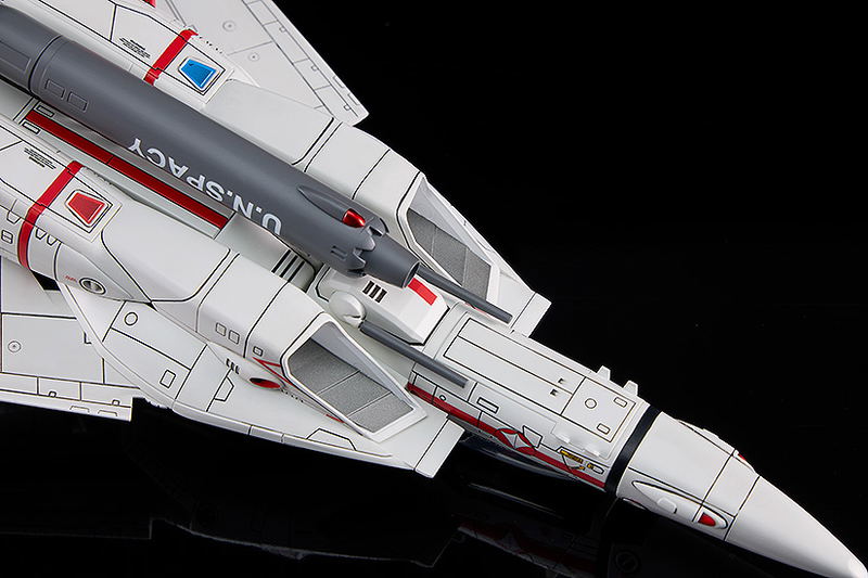 Macross PLAMAX PX06 1/72 Scale Plastic Model Kit: VF-1J Fighter Valkyrie Vermilion Platoon (Ichijyo Hikaru's Fighter) image 9