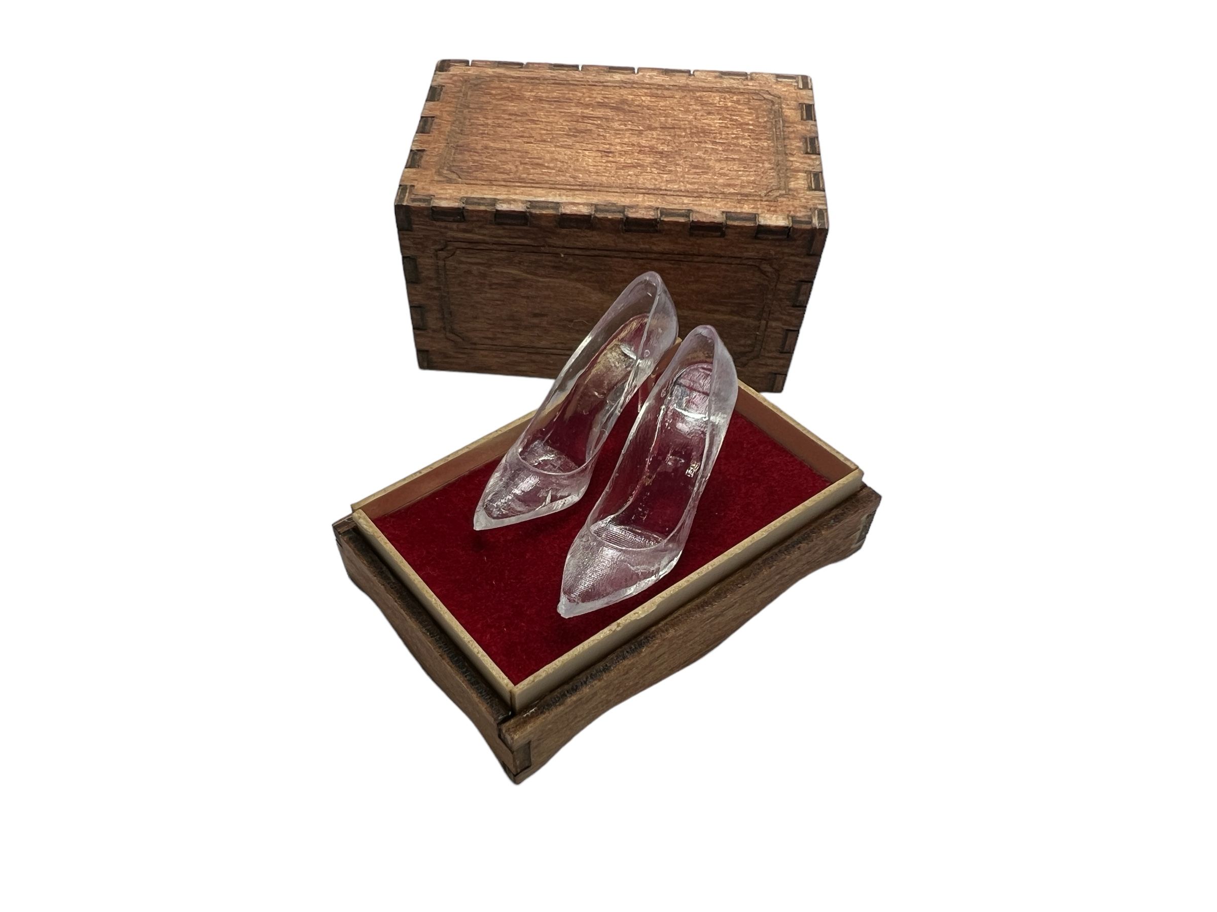 Cinderella Glass Shoes & Wooden Box 1/12 Scale Model Kit cobaanii mokei