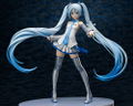 Character Vocal Series 01 Hatsune Miku 1/4 Scale Pre-Painted Figure: Snow Miku (Re-run) thumbnail 3