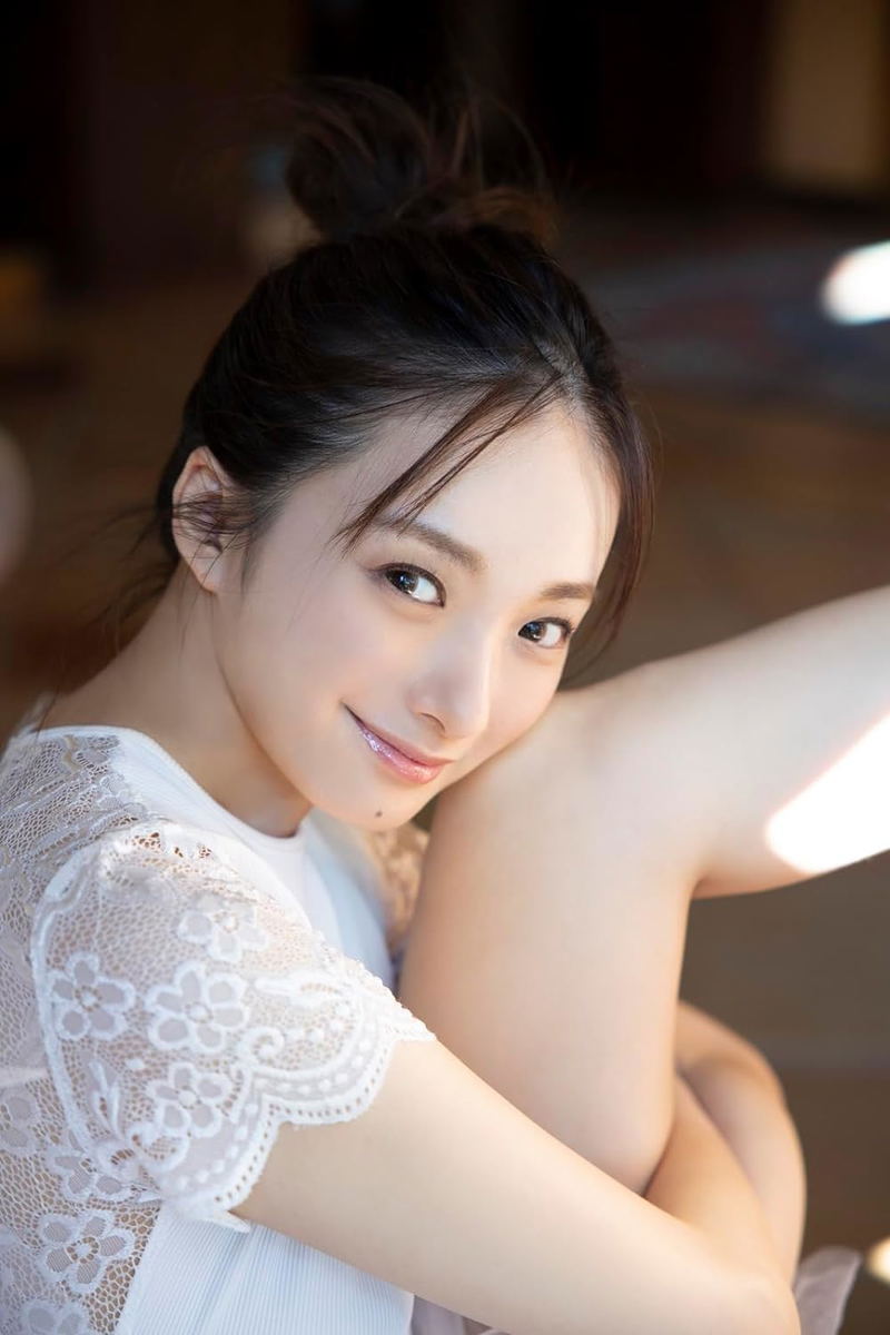 Live In Love ~ Nagisa Koio 1st Photo Book image 1