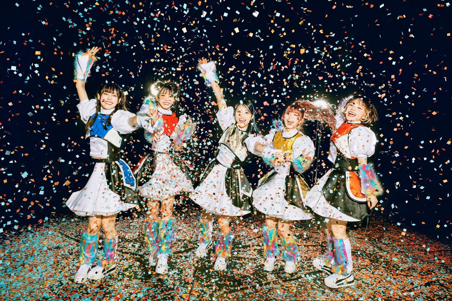 Wonderland [CD + 5Blu-ray Limited Edition] — Import Game Deal