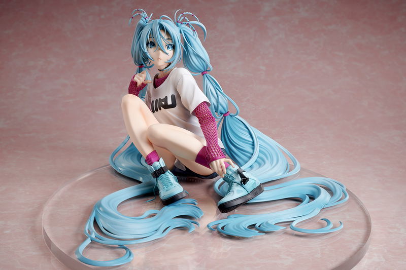 Hatsune Miku x Yoneyama Mai 1/4 Scale Pre-Painted Figure: The Latest Street Style Cute image 2