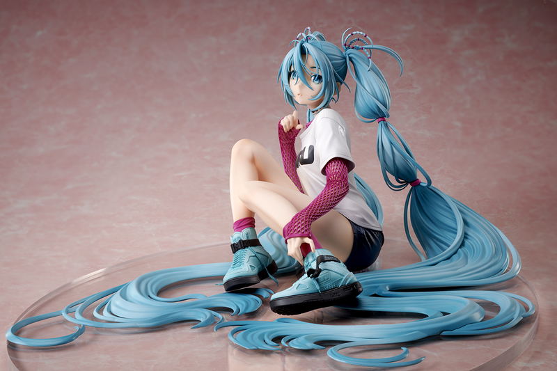 Hatsune Miku x Yoneyama Mai 1/4 Scale Pre-Painted Figure: The Latest Street Style Cute image 3