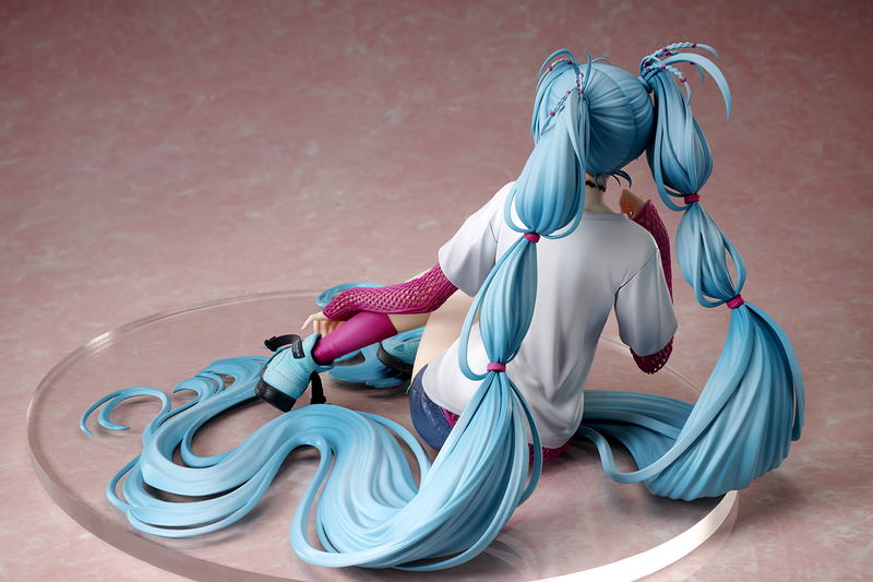 Hatsune Miku x Yoneyama Mai 1/4 Scale Pre-Painted Figure: The Latest Street Style Cute image 4