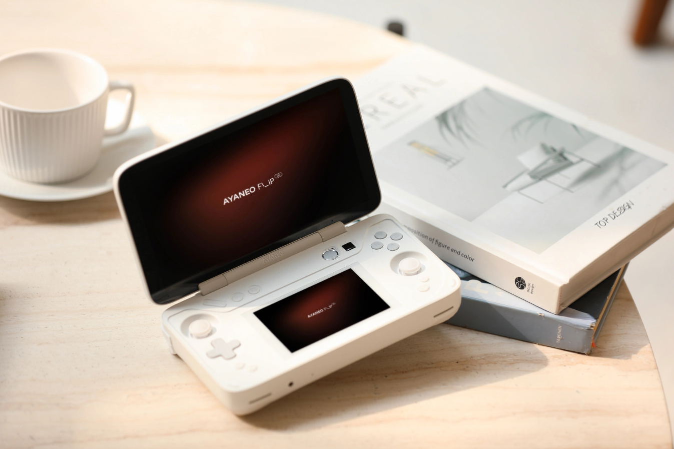 AYANEO Flip DS AMD Ryzen 7 7840U 64GB+2TB (Milky White) 対応 PC