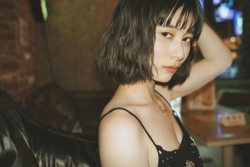 Okubo Sakurako Photobook: Tonari No Hito image 5