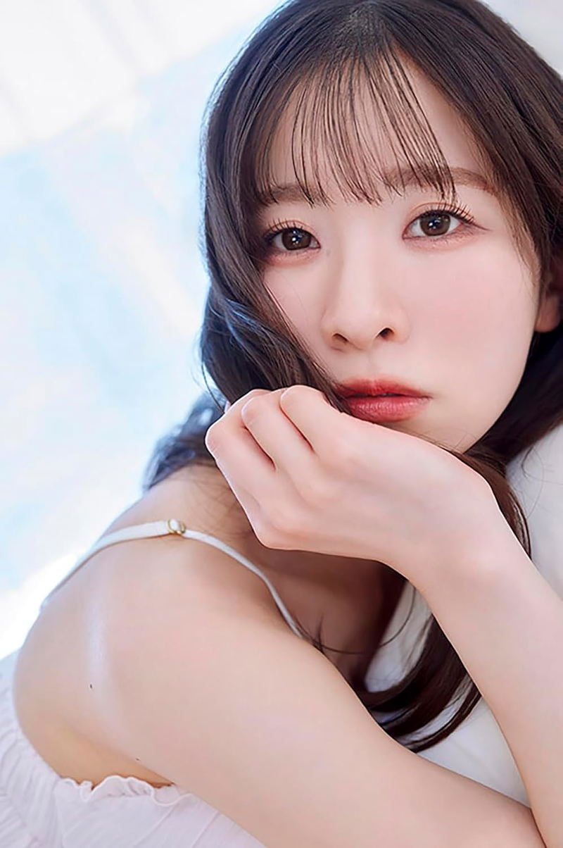 Tono Hikaru First Photobook: Hatsuyoi image 1