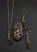 Dragon's Dogma 2 Dragon Hand Piercing (For One Ear) thumbnail 6